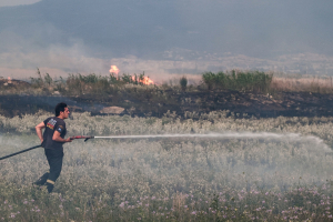 Υπό μερικό έλεγχο η φωτιά στο Άγιο Όρος