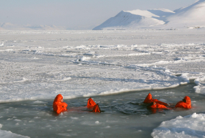 Ένα άγνωστο κλασικό παράδειγμα επιβίωσης: Πώς οκτώ άνδρες επιβίωσαν έναν χειμώνα στην Αρκτική το 1630