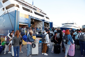 Το Πάσχα των αντιθέσεων - Μαζική έξοδος με την ακρίβεια στα ύψη