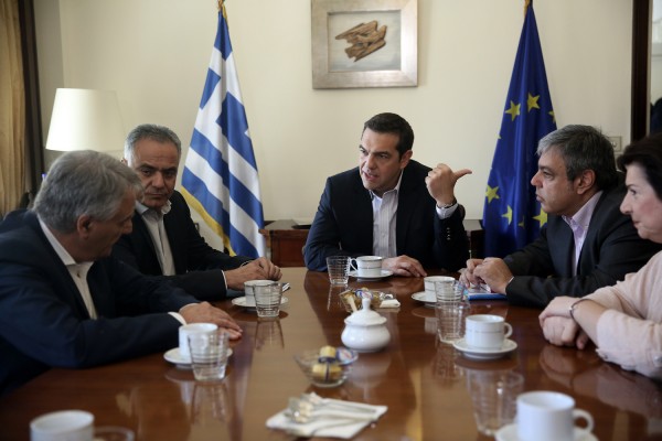 Τσίπρας: Μπορεί να μη βάλω γραβάτα, αλλά δεν θέλω να φύγω και με φέσι