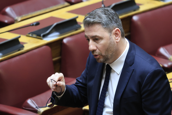 «Δεν βοηθάει όσους θέλουν να κάνουν μήνυση για τις υποκλοπές»