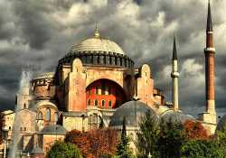 Η Τουρκία χαρακτηρίζει απαράδεκτη την ανακοίνωση του ΥΠΕΞ για το κοράνι στην Αγιά Σοφιά
