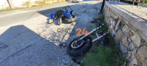 Τροχαίο σοκ στα Χανιά: Στα δύο «κόπηκε» η μηχανή, γλίτωσε ο οδηγός (Εικόνες)