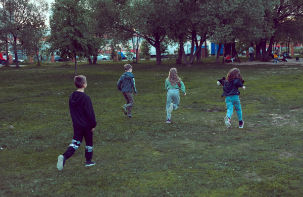 Η ψυχολογία λέει ότι όσοι μεγάλωσαν τη δεκαετία του '70, χωρίς γονική επίβλεψη και προγραμματισμένο παιχνίδι τα σαββατοκύριακα, δεν έχασαν την παιδική τους ηλικία