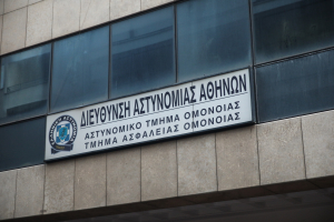 Βιασμός 19χρονης στο Α.Τ. Ομόνοιας: Απαλλακτικός ο εισαγγελέας για τους αστυνομικούς