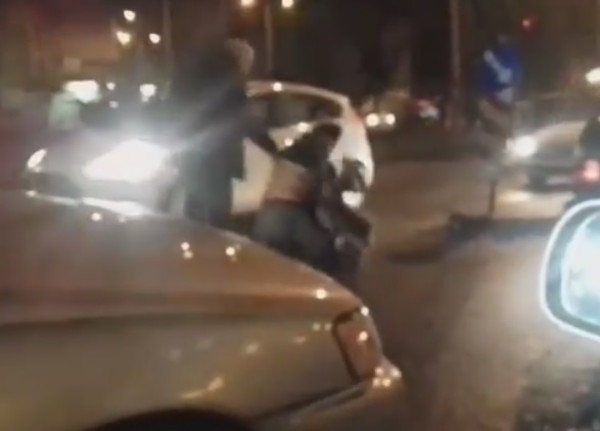 Άγριο ξύλο οδηγών στην Πάτρα για ένα τρακάρισμα (ΒΙΝΤΕΟ)