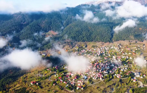 Το πιο ορεινό χωριό της Ελλάδας που μοιάζει σαν να βγήκε από παραμύθι