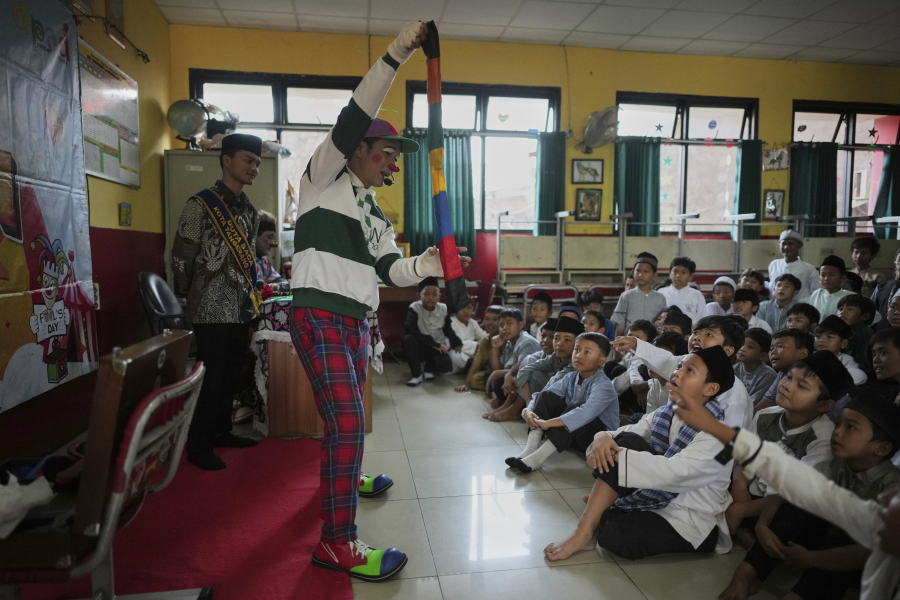 Περισσότεροι από 800 μαθητές δηλητηριάστηκαν από δωρεάν σχολικά γεύματα στην Ινδονησία