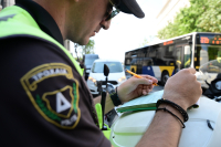 Νέος ΚΟΚ: Τι ισχύει για μπουφάν, καφέ και τις σακούλες στο αυτοκίνητο - Διευκρινίσεις του υπουργείου