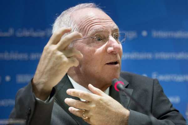 Ο Σόιμπλε επανέρχεται δριμύτερος για το Grexit: Κούρεμα χρέους μόνο εκτός Ευρωζώνης