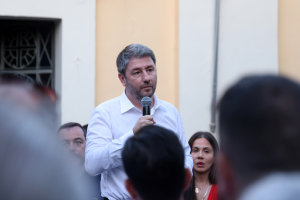 Με το βλέμμα στις μετρήσεις του Ιουλίου- Τι θα γίνει αν το ΠΑΣΟΚ δεν ανακάμψει