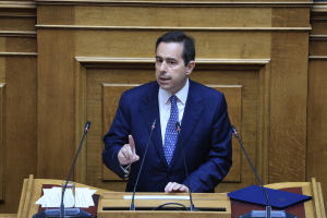 Επιτροπή Αναθεώρησης: Διαφωνεί ο Μηταράκης με το ασυμβίβαστο υπουργού - βουλευτή