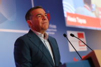 Ο Τσίπρας τα ρίχνει στους συνεργάτες του, ο Μητσοτάκης αναλαμβάνει τις... ευθύνες!