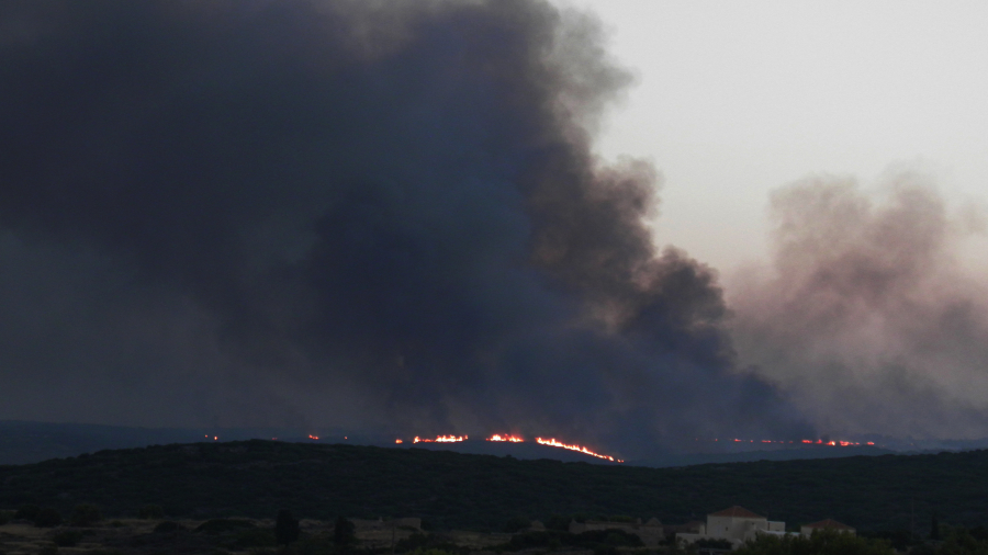Φωτιά τώρα: Σε εξέλιξη το μέτωπο στα Κύθηρα, επί ποδός για τις αναζωπυρώσεις