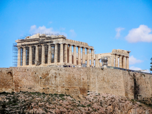 Μήνυση καταθέτει το υπουργείο Πολιτισμού για τη διαφήμιση στην Ακρόπολη