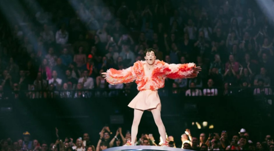 Το Nemo της Eurovision διασκεδάζει με Σάττι και Πανταζή