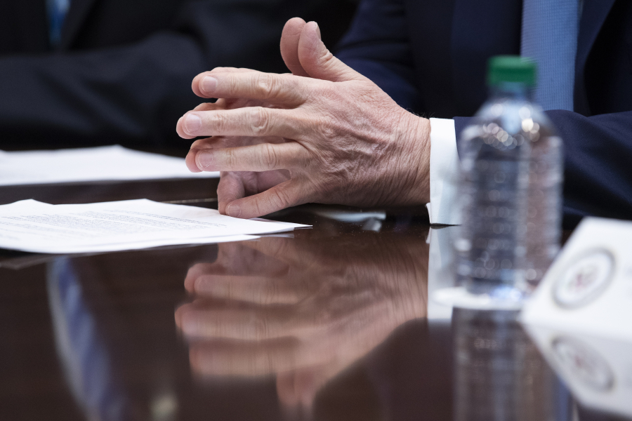 Τελεσίγραφο Τραμπ: Δασμοί στην ΕΕ, αν δεν αγοράσει περισσότερο πετρέλαιο και φυσικό αέριο από μας