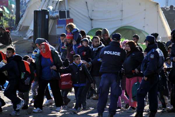 Σχεδόν 7.000 πρόσφυγες περιμένουν να «ξεκλειδώσει» η Ειδομένη