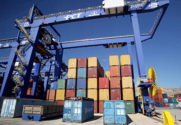 Οι συνεχόμενες κινητοποιήσεις στα λιμάνια «μαραίνουν» τις εξαγωγές