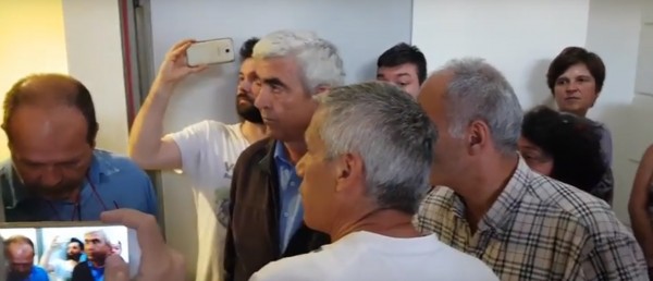 Εντάσεις στα γραφεία του ΟΑΣΘ (βίντεο)