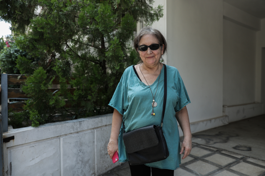 Δικαιώθηκε και περνά στην αντεπίθεση η συνταξιούχος που κινδύνευσε με έξωση λόγω χρέους 15.000 ευρώ