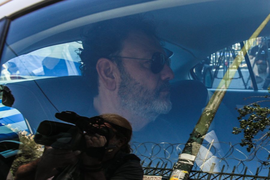 Στάθης Αγγελόπουλος: Αναβολή στη δίκη για τις 12/6 - «Χτύπησε σε ντουλάπι» είπε για τα σημάδια της πρώην συζύγου του