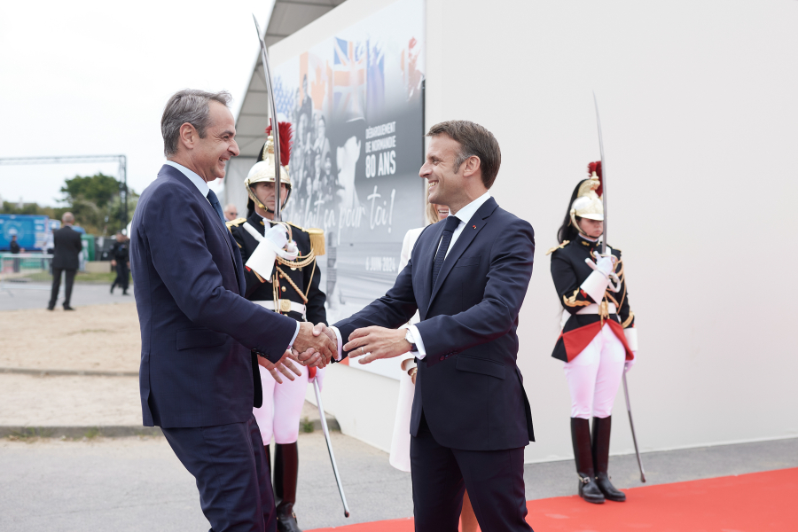 Macron to Host Mitsotakis in Paris Amid AI Summit and Defense Talks