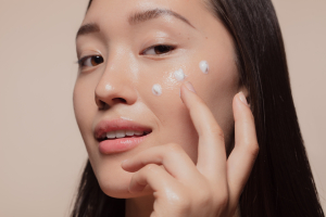 Το «glass skin» της κορεάτικης ομορφιάς έχει κινδύνους - Οι συμβουλές των δερματολόγων