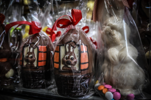 Δημοσκόπηση Alco: Το 55% θα ξοδέψει λιγότερα το φετινό Πάσχα, το 56% δεν θα ταξιδέψει