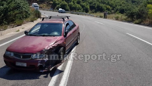 Λαμία: Οδηγός πέρασε στο αντίθετο ρεύμα και χτύπησε αυτοκίνητο με οικογένεια (pics &amp;vid)
