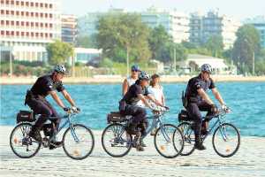 Ερχονται οι αστυνομικοί με ποδήλατα