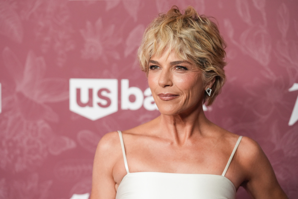 Συνελήφθη η ηθοποιός Selma Blair - Χτύπησε και δάγκωσε αεροσυνοδούς