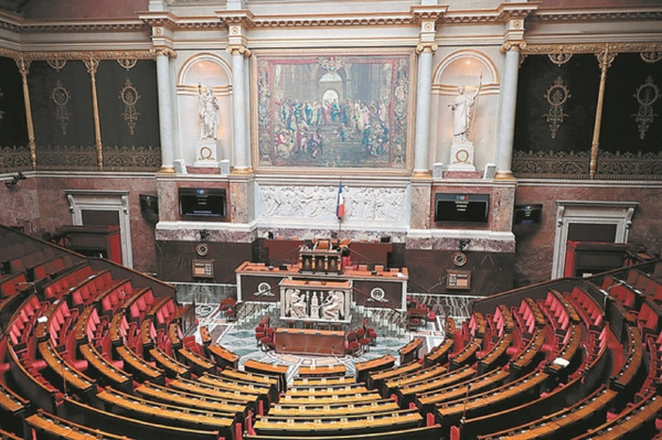 Η ταπισερί της Σχολής Αθηνών στη Βουλή για τα 200 χρόνια από την Επανάσταση