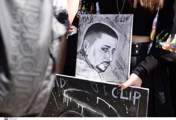 Πλήθος κόσμου στη κηδεία Mad Clip (εικόνες & video)