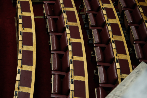 Τι θα γίνει με τις τρεις έδρες που έχασαν οι «Σπαρτιάτες»