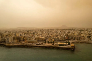 Η αφρικανική σκόνη «έπνιξε» την Κρήτη (Βίντεο)