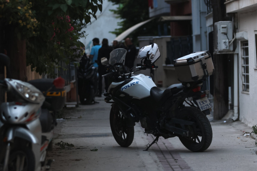 Άγρια δολοφονία στη Λάρισα: Νεκρή 52χρονη, δράστης ο 21χρονος γιος της