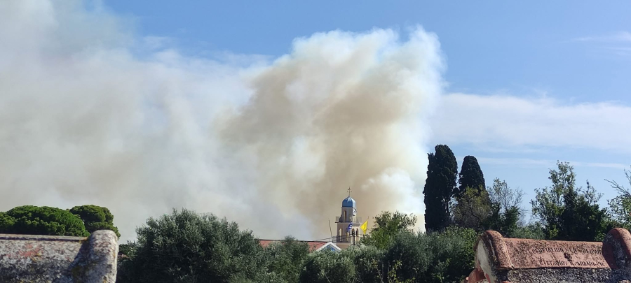 Φωτιά τώρα στην Κεφαλονιά, ήχησε «112» για εκκένωση προς Αργοστόλι