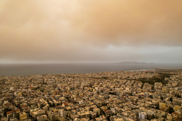 Πότε υποχωρεί η αφρικανική σκόνη - Πού θα πέσουν λασποβροχές σύμφωνα με τον Κλέαρχο Μαρουσάκη