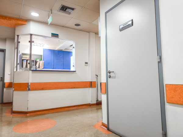 Φωτιά στο Ιπποκράτειο: Ερευνάται αν προκλήθηκε από ηλεκτρικό πατίνι