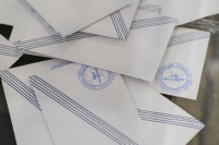 Να μεγαλώσει την εκλογική της δεξαμενή επιχειρεί η κυβέρνηση μέσω της επιστολικής ψήφου των αποδήμων