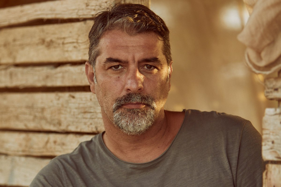 Ο Βασίλης Μπισμπίκης εύχεται στο γιο του με μια τρυφερή φωτογραφία