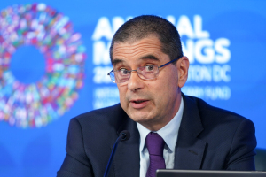 ΔΝΤ: Δημοσιονομική ισορροπία και αποκλιμάκωση του χρέους για την Ελλάδα έως το 2030