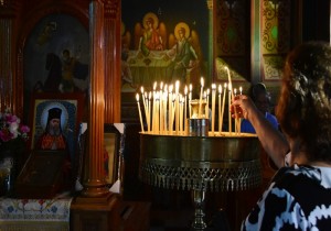 Δύο αγοράκια βρέθηκαν εγκαταλελειμμένα έξω από εκκλησία στην Καλαμαριά