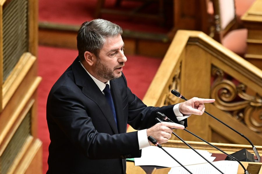 Η επιστροφή των παλαιών, οι σιωπηλές απομακρύνσεις και η γκρίνια στους βουλευτές