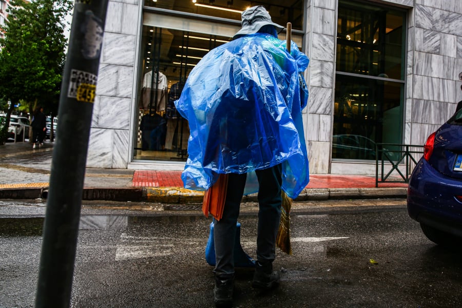 Καιρός: Έρχεται διπλή κακοκαιρία, στο επίκεντρο και η Αττική - Η νέα πρόγνωση Τσατραφύλλια