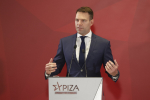 «Άνθρακες ο θησαυρός» απαντά ο ΣΥΡΙΖΑ για την πισίνα Κασσελάκη στις Σπέτσες με άδεια για βόθρο
