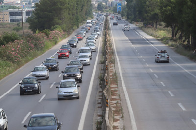 Ανατροπή φορτηγού στην Αθηνών – Λαμίας