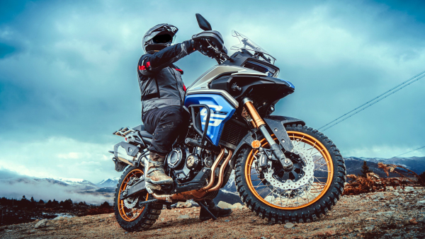 Η Voge «άλλαξε τα φώτα» στο 500DSX και φέρνει ένα νέο best seller