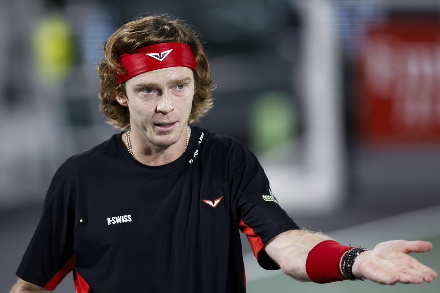 Τένις: «Τρελάθηκε» ο Ρούμπλεφ, χτυπούσε με μανία τη ρακέτα του στο γόνατο (Βίντεο)